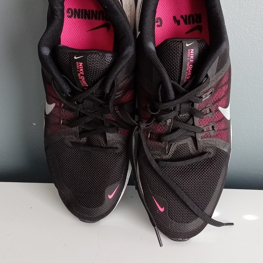 Nike Quest 4 Women Running Shoe Black Pink Lightweight Athletic Sneakers Size 7